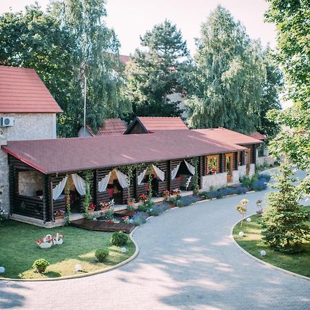 Curtea Boierului Hotel Peresecina Exterior foto