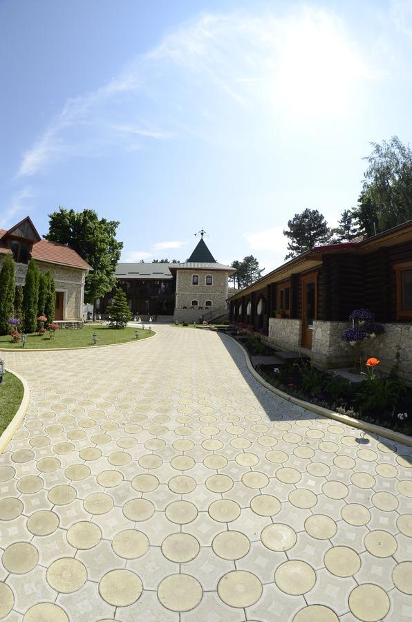 Curtea Boierului Hotel Peresecina Exterior foto